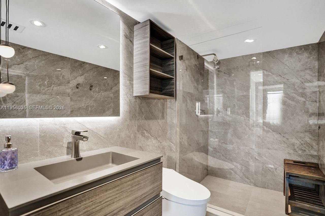 90 Alton Rd , Unit 2701, Miami Beach, FL 33139 Photo