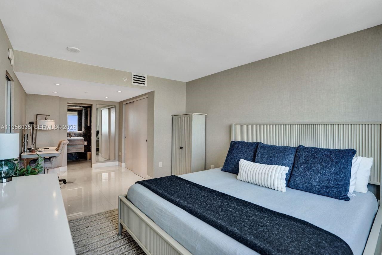 90 Alton Rd , Unit 2701, Miami Beach, FL 33139 Photo