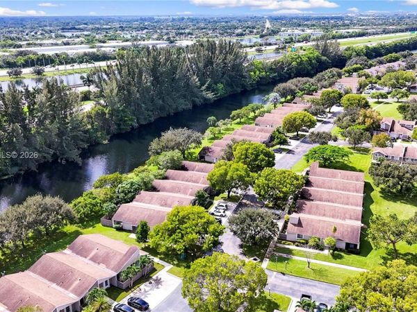 570 Woodgate Cir, Unit A, Sunrise, FL 33326