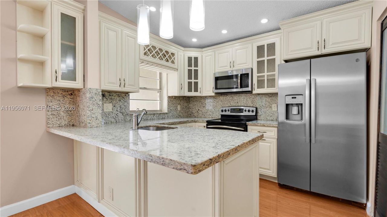 570 Woodgate Cir , Unit A, Sunrise, FL 33326 Photo