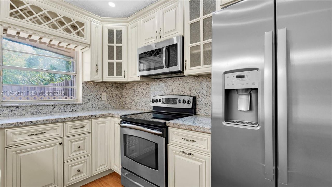 570 Woodgate Cir , Unit A, Sunrise, FL 33326 Photo