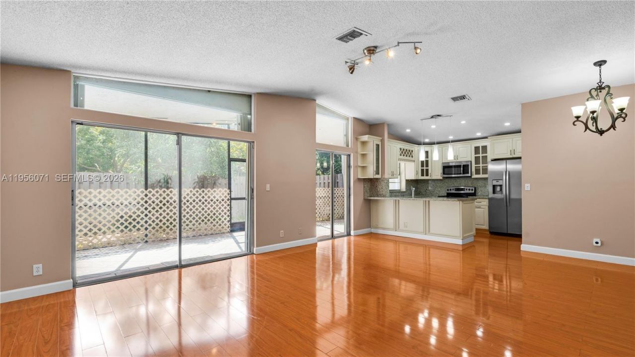 570 Woodgate Cir, Unit A, Sunrise, FL 33326 Photo