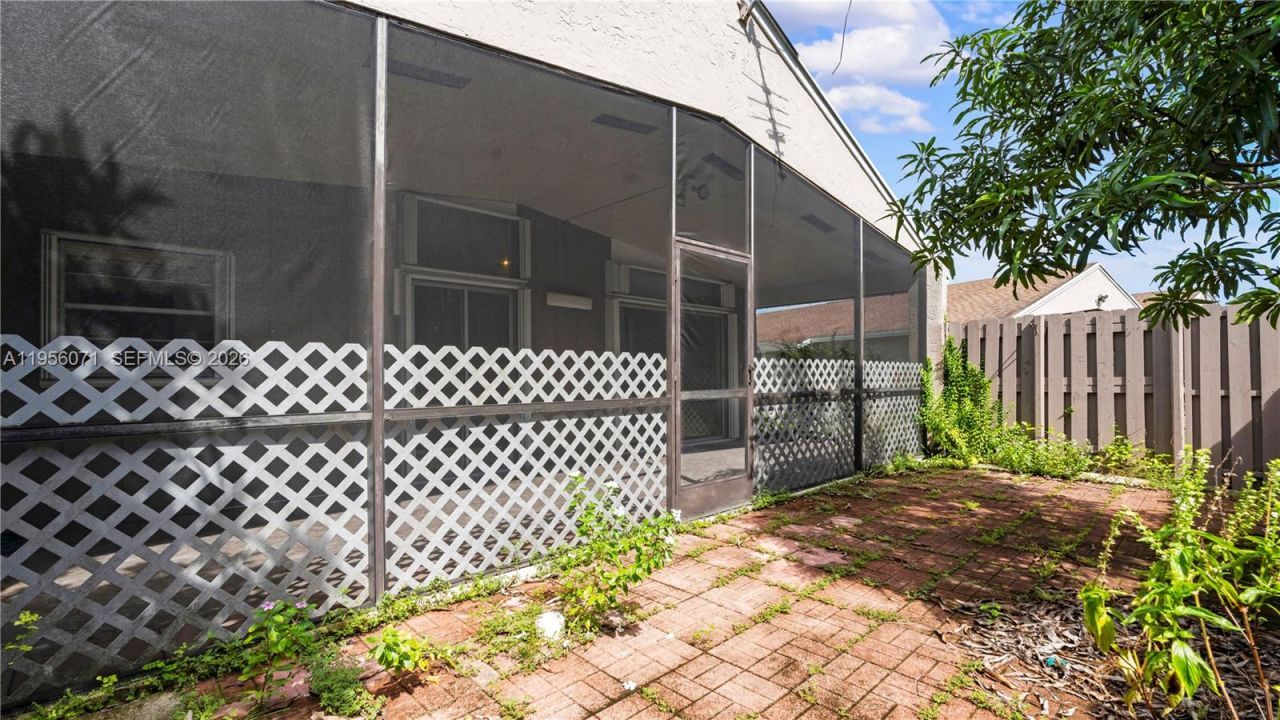 570 Woodgate Cir, Unit A, Sunrise, FL 33326 Photo