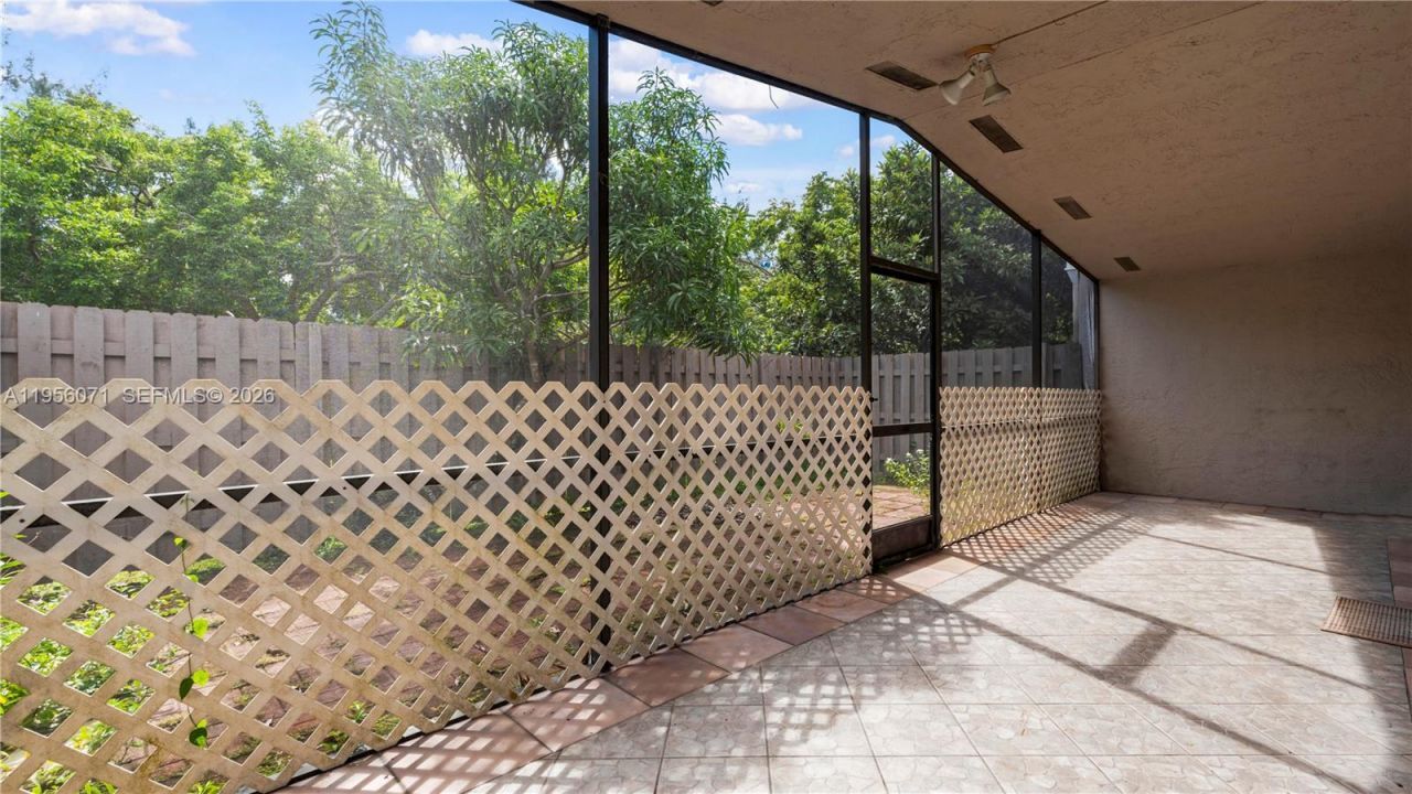 570 Woodgate Cir , Unit A, Sunrise, FL 33326 Photo