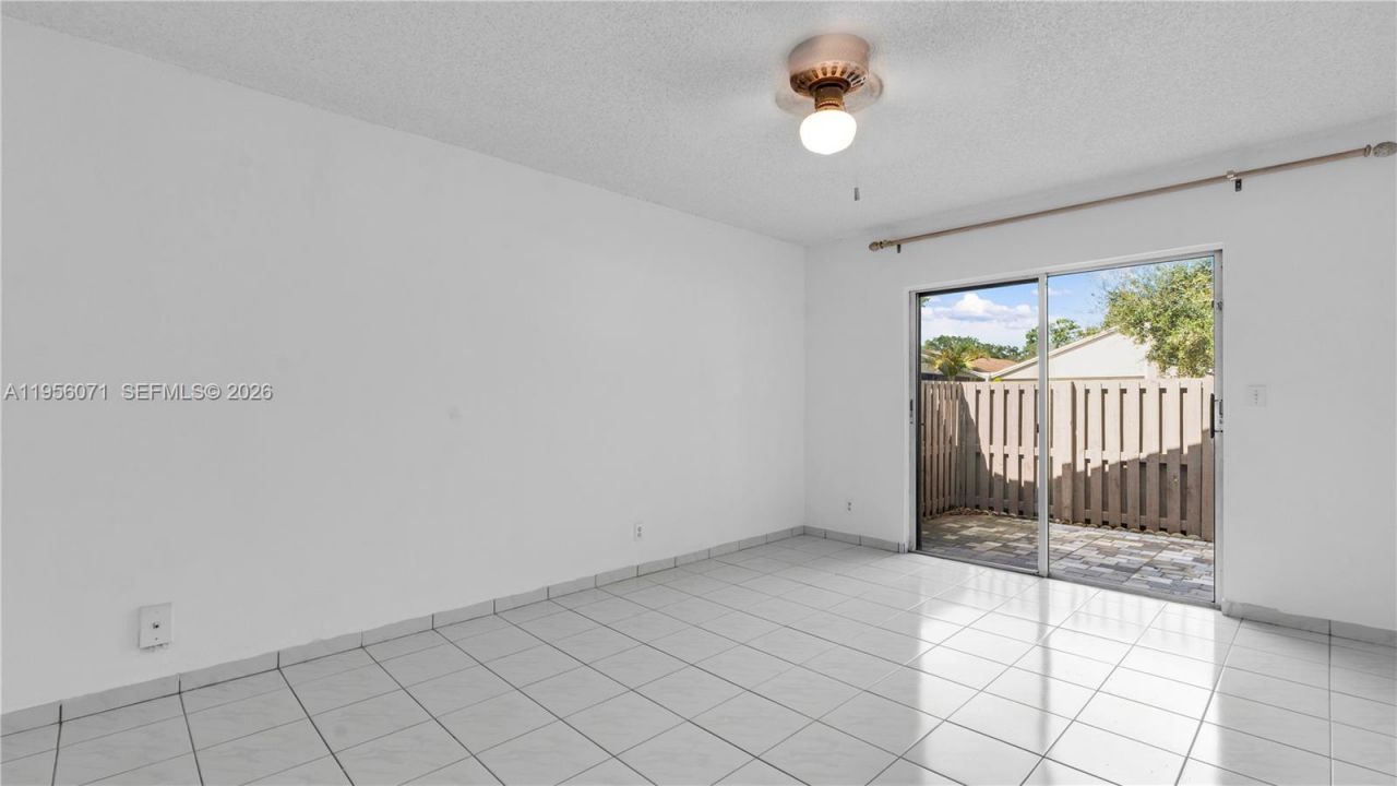 570 Woodgate Cir , Unit A, Sunrise, FL 33326 Photo