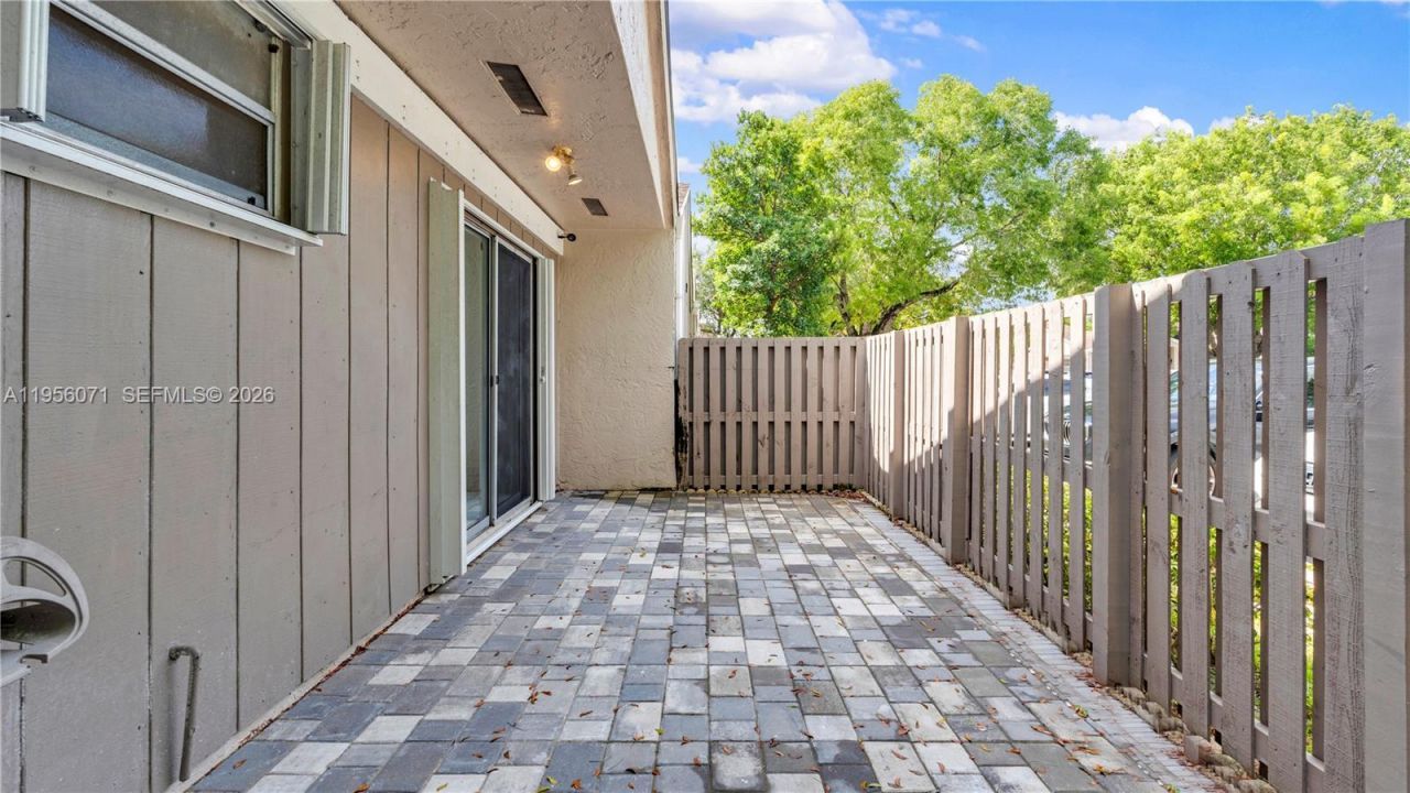 570 Woodgate Cir , Unit A, Sunrise, FL 33326 Photo