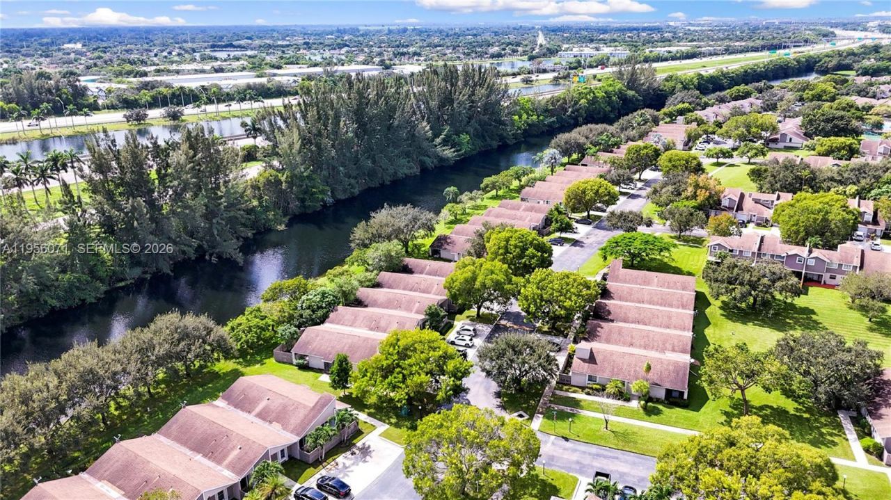 570 Woodgate Cir , Unit A, Sunrise, FL 33326 Photo