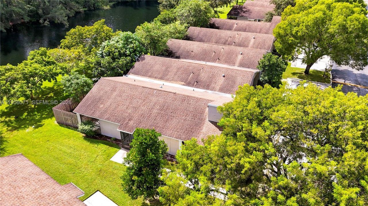 570 Woodgate Cir, Unit A, Sunrise, FL 33326 Photo