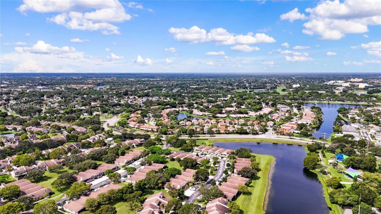 570 Woodgate Cir , Unit A, Sunrise, FL 33326 Photo