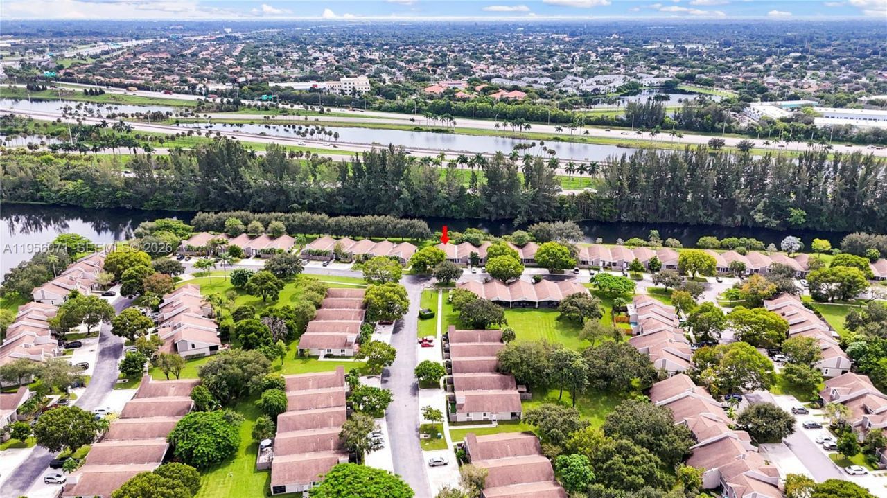 570 Woodgate Cir, Unit A, Sunrise, FL 33326 Photo