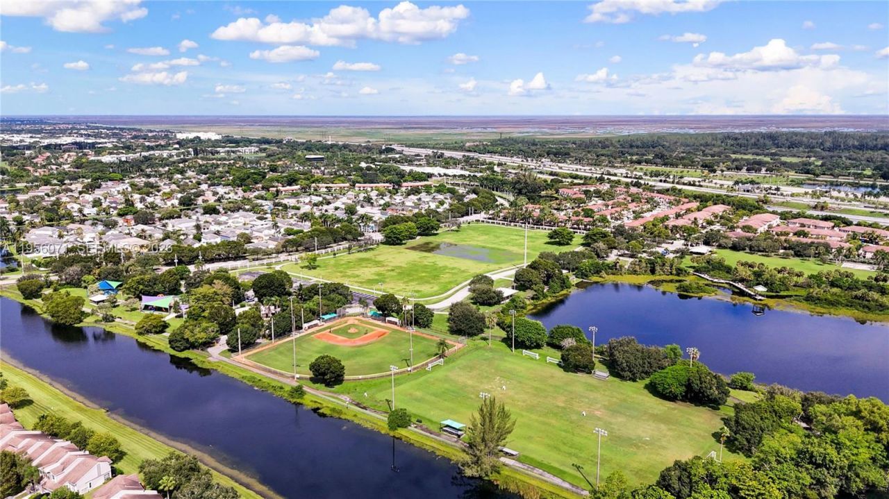 570 Woodgate Cir, Unit A, Sunrise, FL 33326 Photo