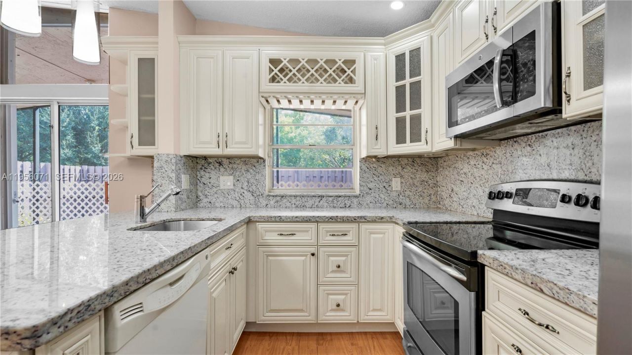 570 Woodgate Cir, Unit A, Sunrise, FL 33326 Photo