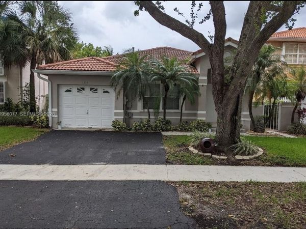 13541 NW 5th Ct, Plantation, FL 33325