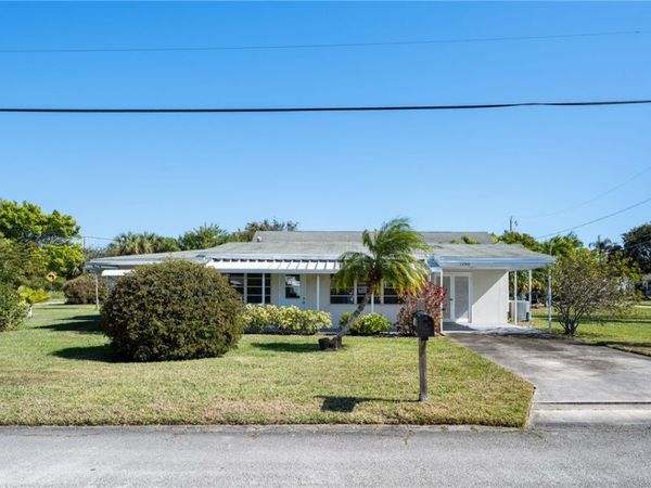 1490 3rd Court, Vero Beach, FL 32960