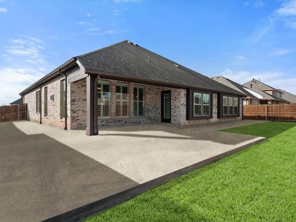 137 Fireberry Drive, Glenn Heights, TX 75154