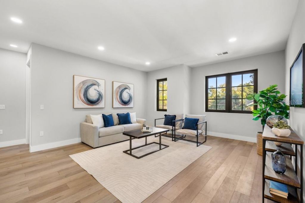 1812 E Kaley Avenue, Orlando, FL 32806 Photo