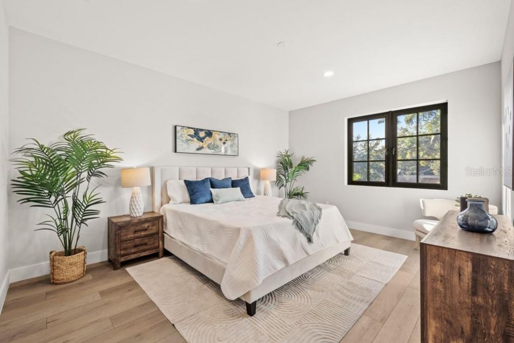 1812 E Kaley Avenue, Orlando, FL 32806 Photo