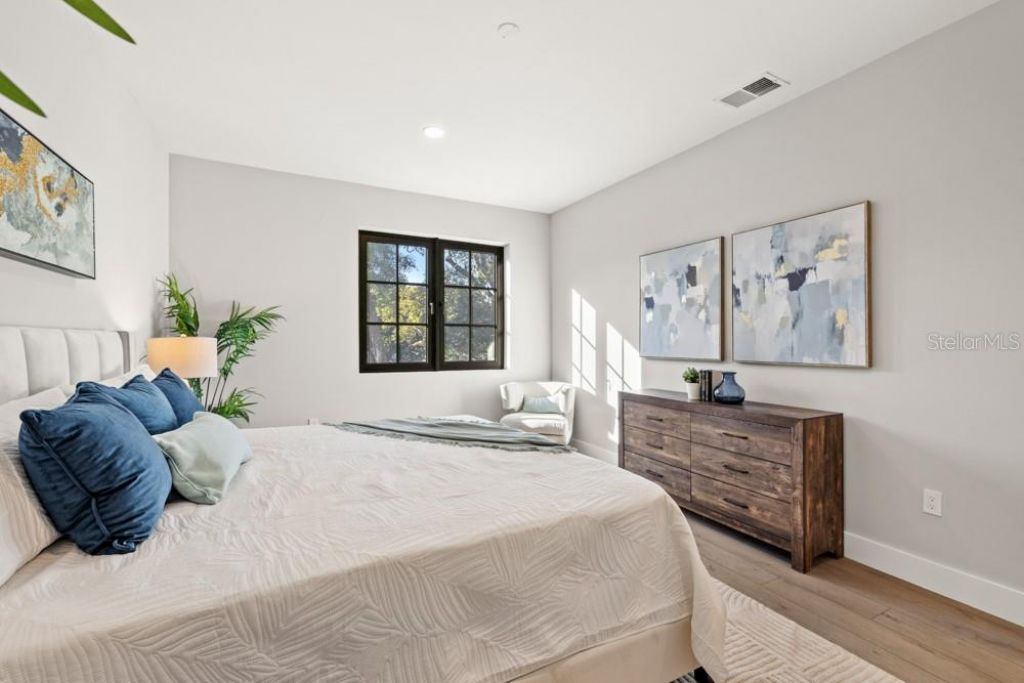 1812 E Kaley Avenue, Orlando, FL 32806 Photo