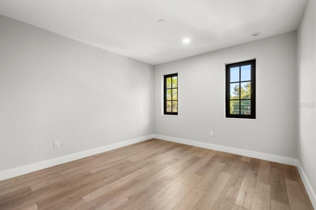 1812 E Kaley Avenue, Orlando, FL 32806 Photo