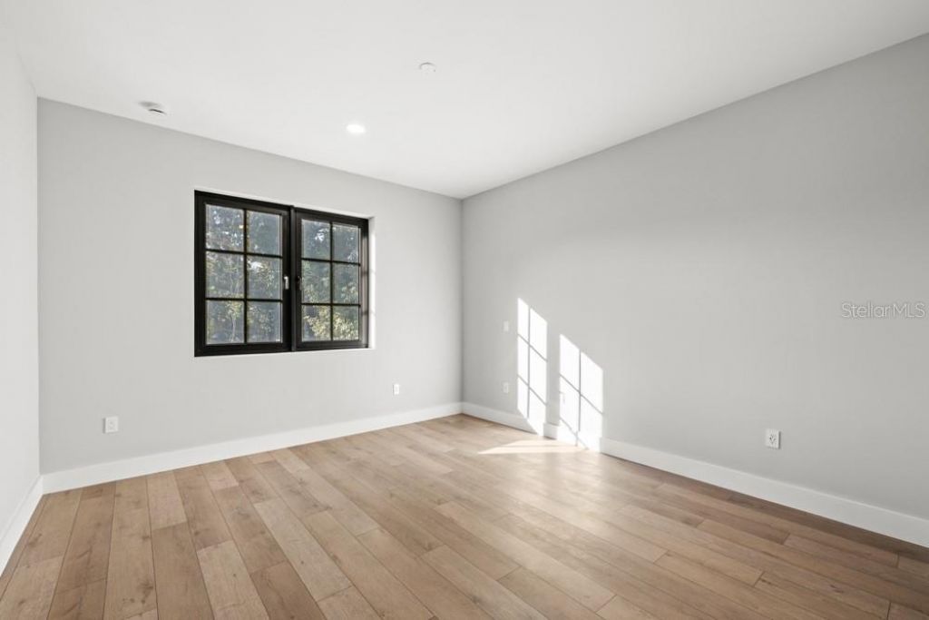 1812 E Kaley Avenue, Orlando, FL 32806 Photo