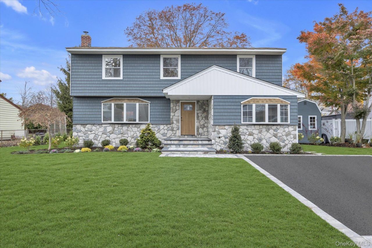 23 Catherwood Crescent, Melville, NY 11747 Main Photo