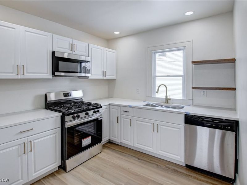 19901 Pawnee Avenue, Cleveland, OH 44119 Photo 14