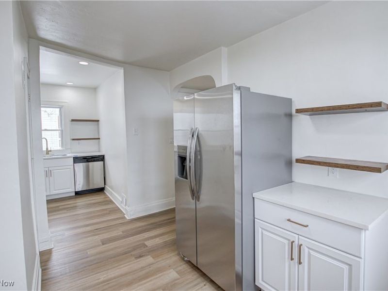 19901 Pawnee Avenue, Cleveland, OH 44119 Photo 16