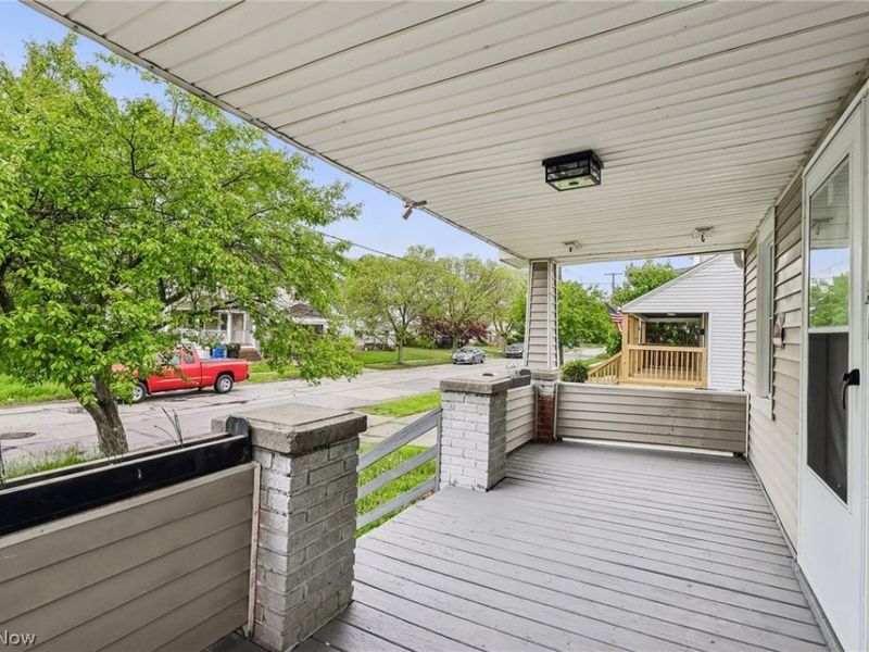 19901 Pawnee Avenue, Cleveland, OH 44119 Photo 2