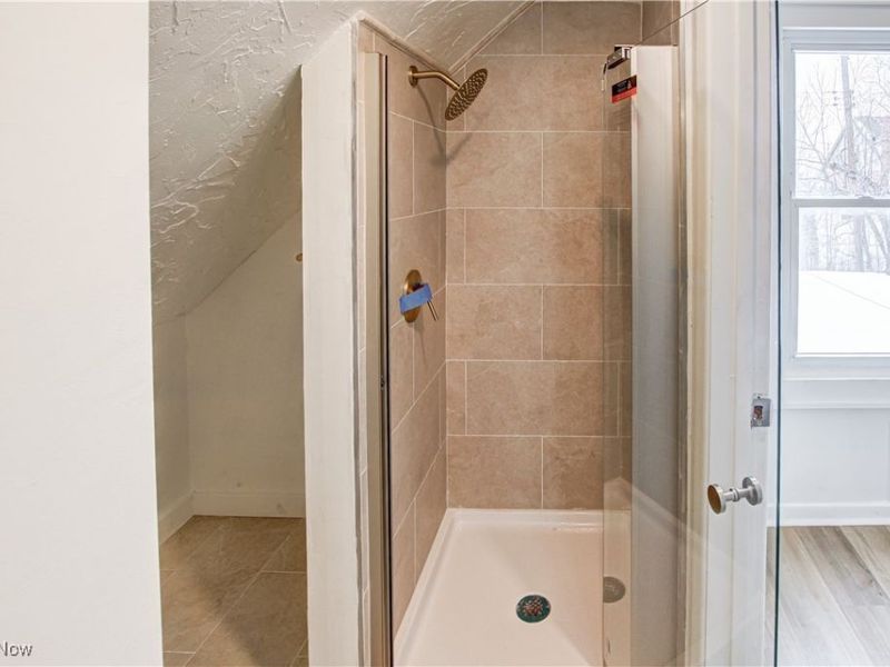 19901 Pawnee Avenue, Cleveland, OH 44119 Photo 23