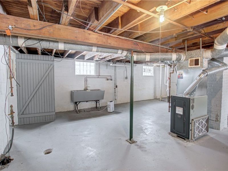 19901 Pawnee Avenue, Cleveland, OH 44119 Photo 28