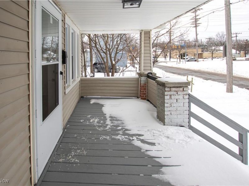 19901 Pawnee Avenue, Cleveland, OH 44119 Photo 3