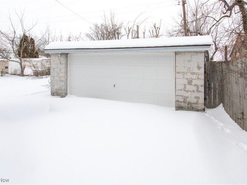 19901 Pawnee Avenue, Cleveland, OH 44119 Photo 33