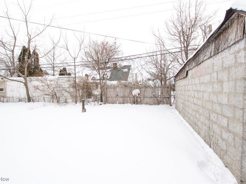 19901 Pawnee Avenue, Cleveland, OH 44119 Photo 34