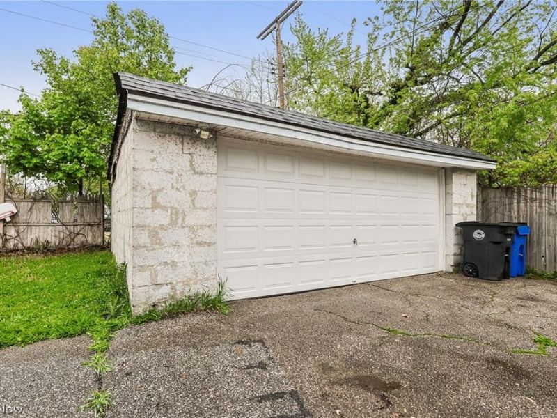 19901 Pawnee Avenue, Cleveland, OH 44119 Photo 38
