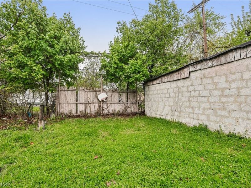 19901 Pawnee Avenue, Cleveland, OH 44119 Photo 39