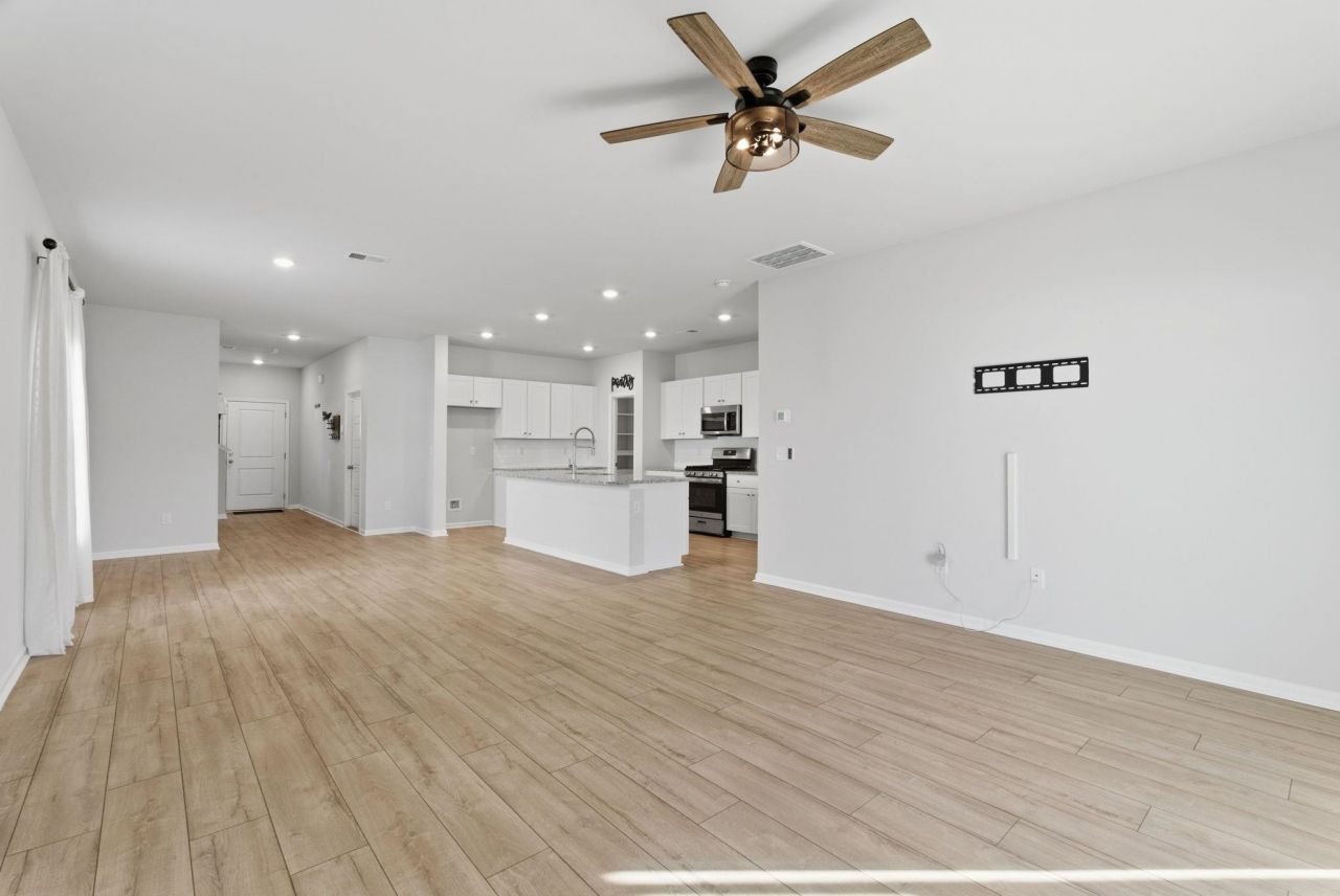 1580 Swing Bridge Way Photo 4