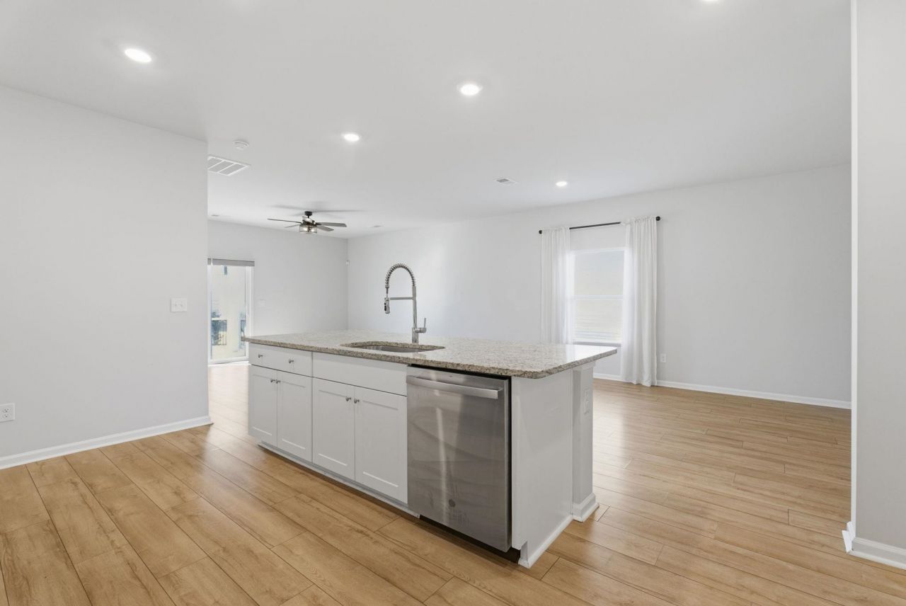 1580 Swing Bridge Way Photo 6