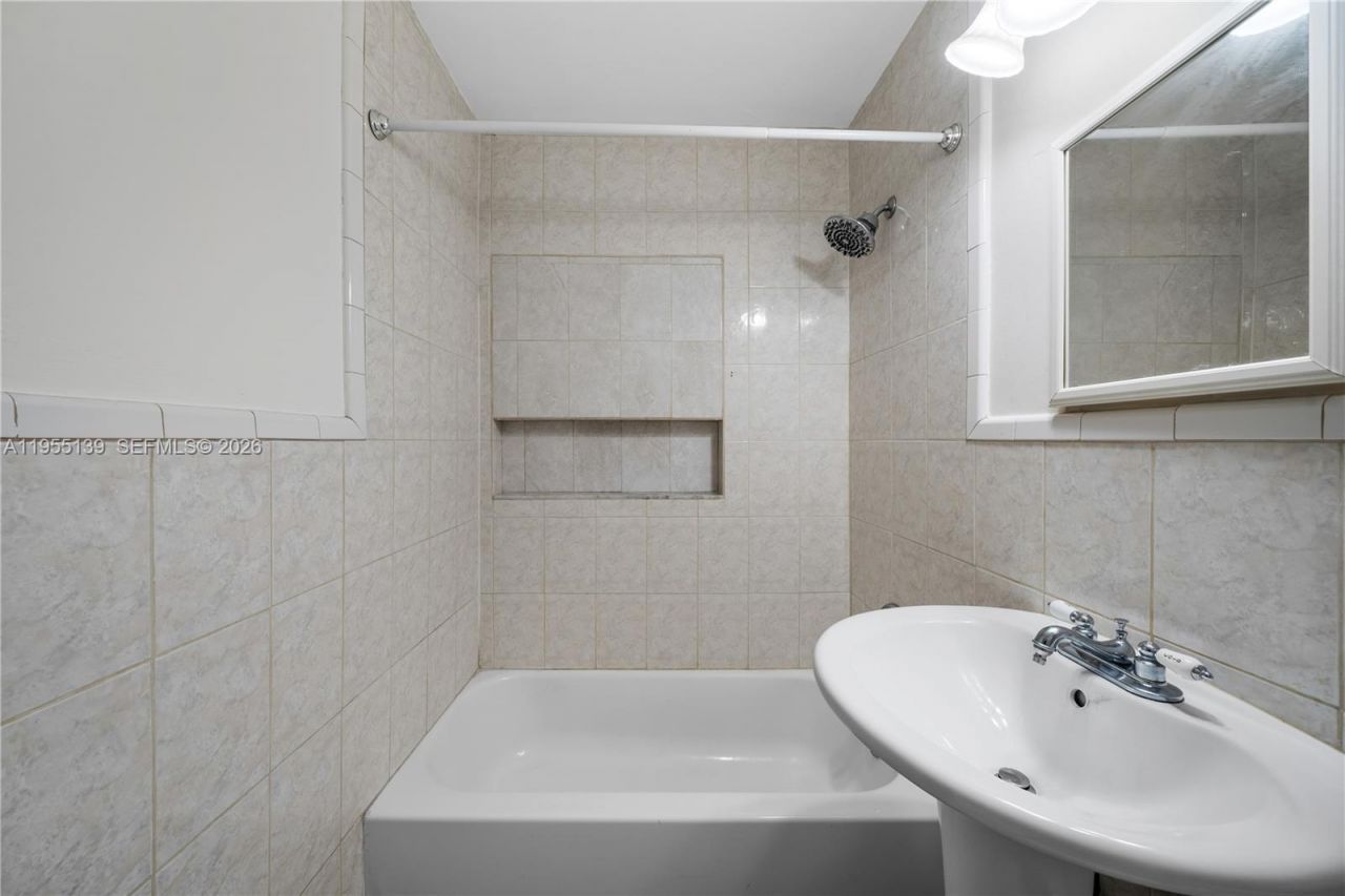 1041 NE 9th Ave, Unit A3, Fort Lauderdale, FL 33304 Photo