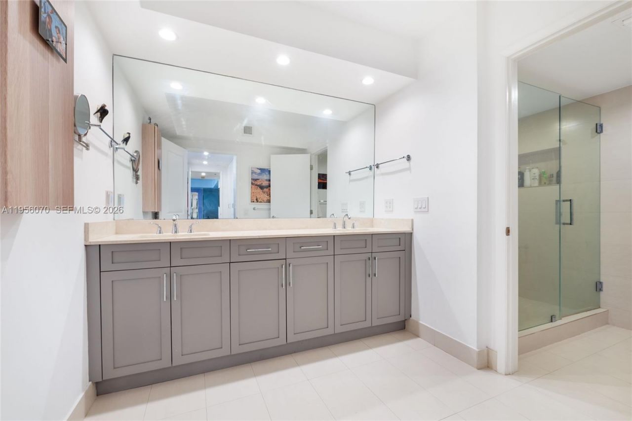 1581 Brickell Ave, Unit 2302, Miami, FL 33129 Photo