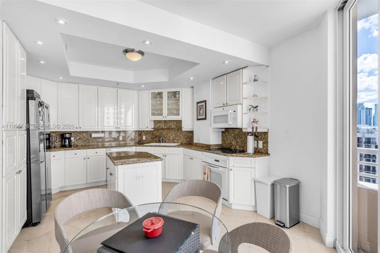 808 Brickell Key Dr, Unit 1808, Miami, FL 33131 Photo