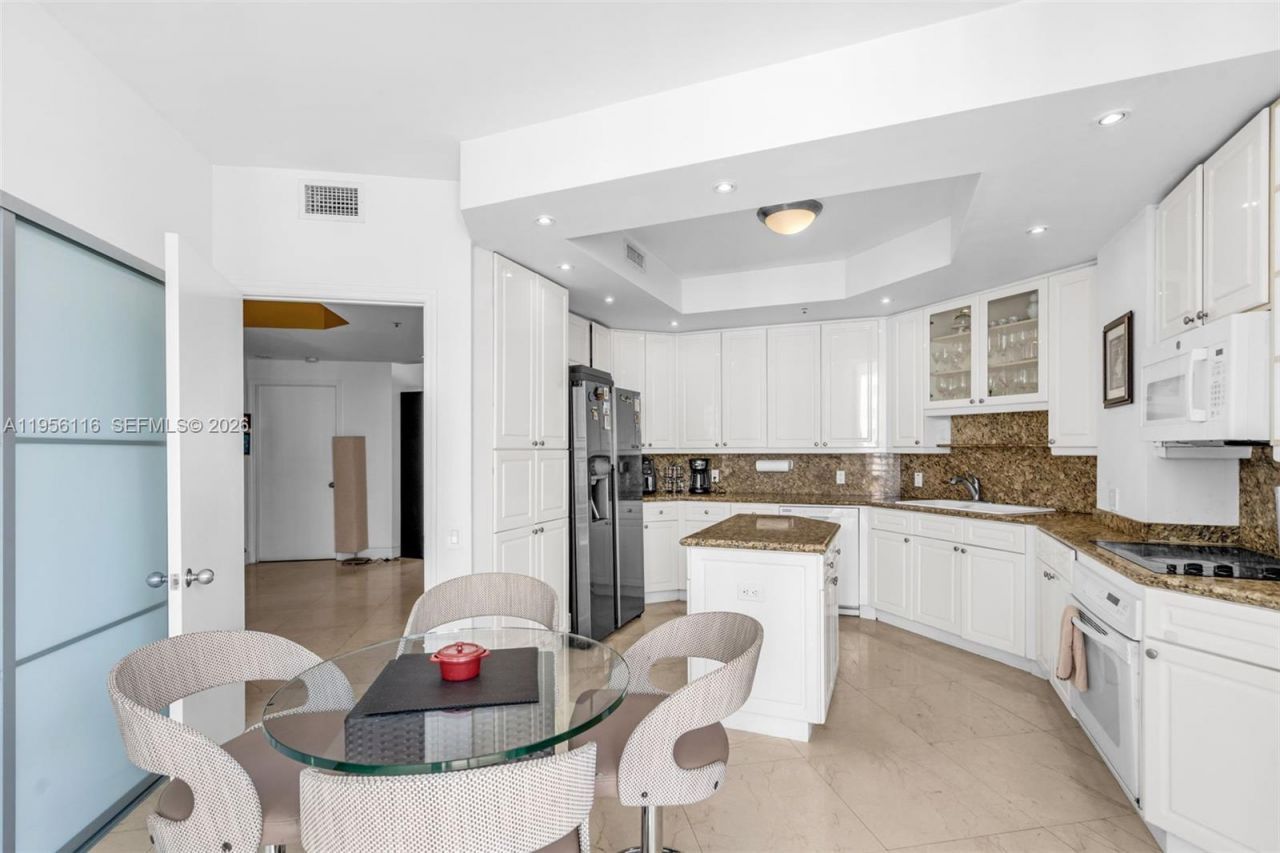 808 Brickell Key Dr, Unit 1808, Miami, FL 33131 Photo