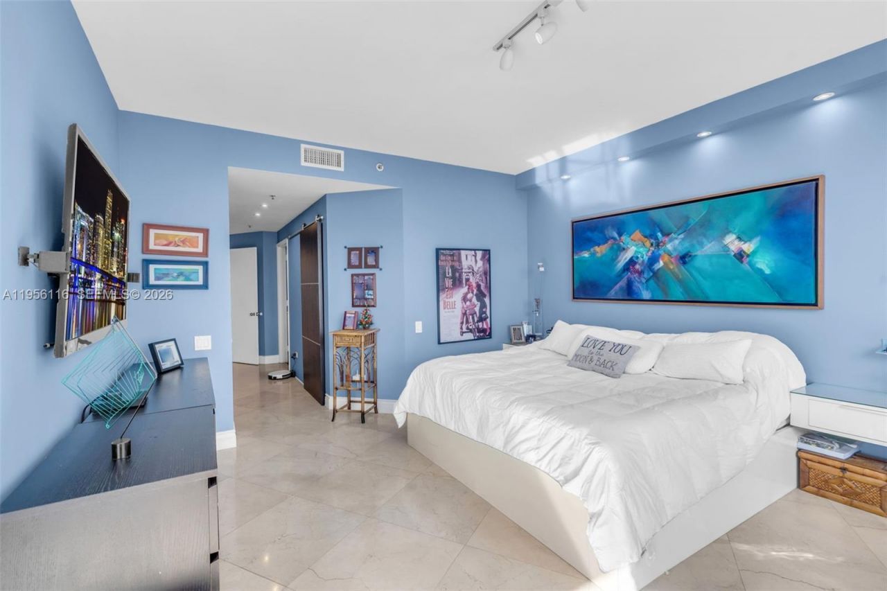 808 Brickell Key Dr, Unit 1808, Miami, FL 33131 Photo