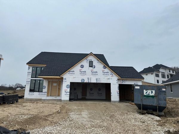 106 Retzer View Ct, Waukesha, WI 53188