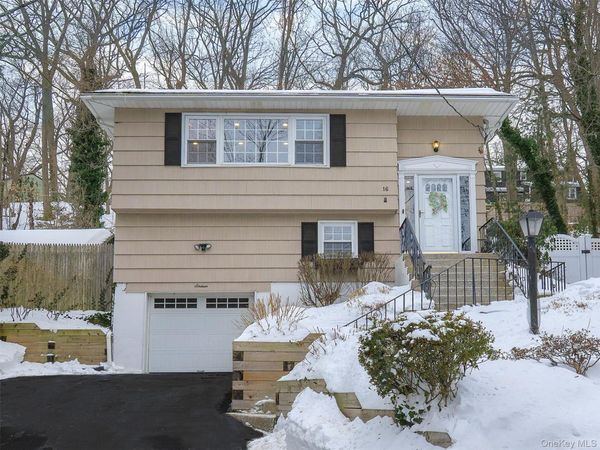 16 Underhill Road, Glen Head, NY 11545