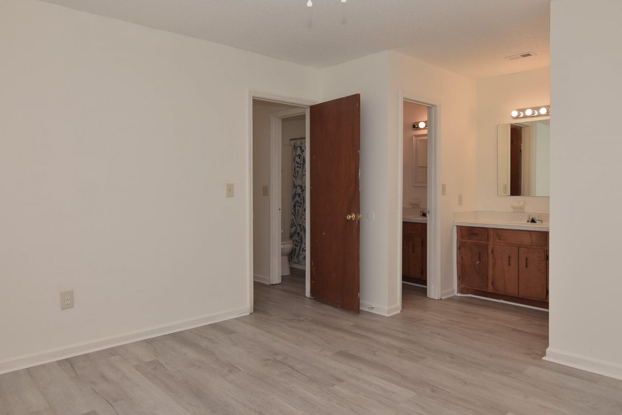 117 Ashwood Court Photo 6