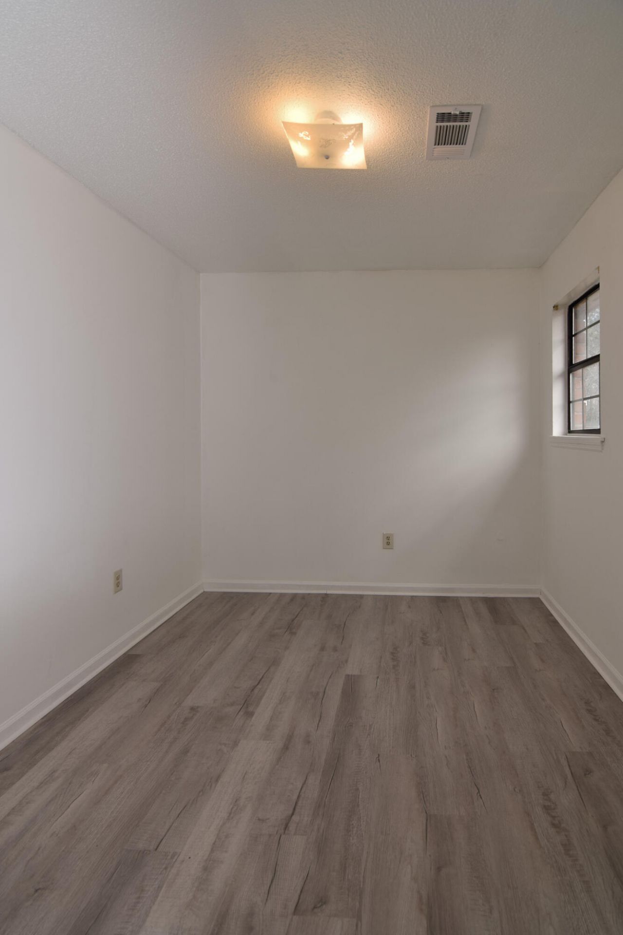 117 Ashwood Court Photo 8