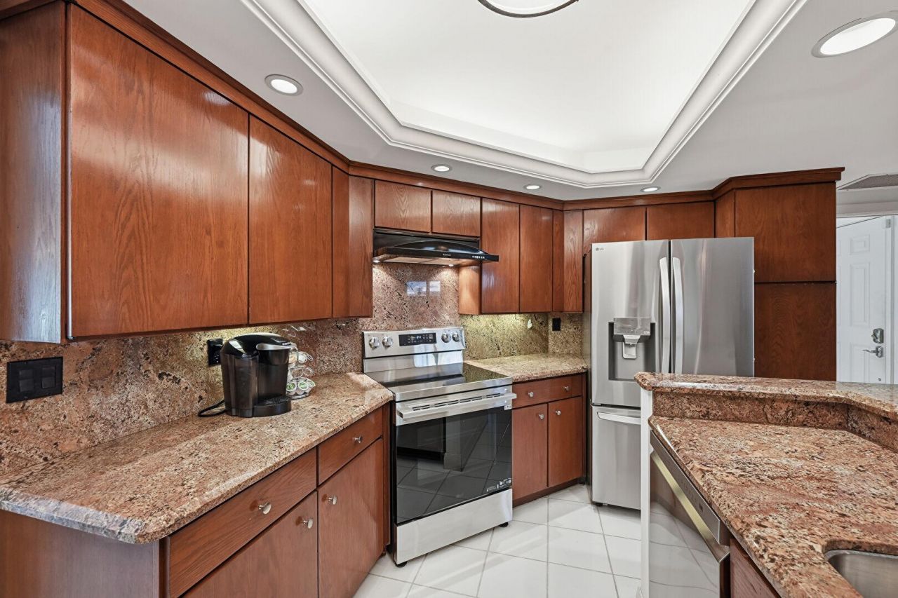 1109 E Marine Way E, Unit L1l + Boat, North Palm Beach, FL 33408 Photo