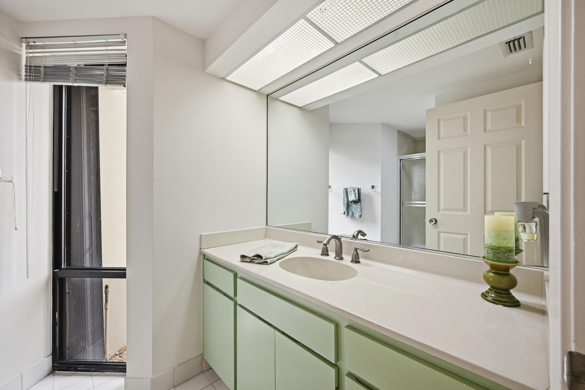 1109 E Marine Way E, Unit L1l + Boat, North Palm Beach, FL 33408 Photo