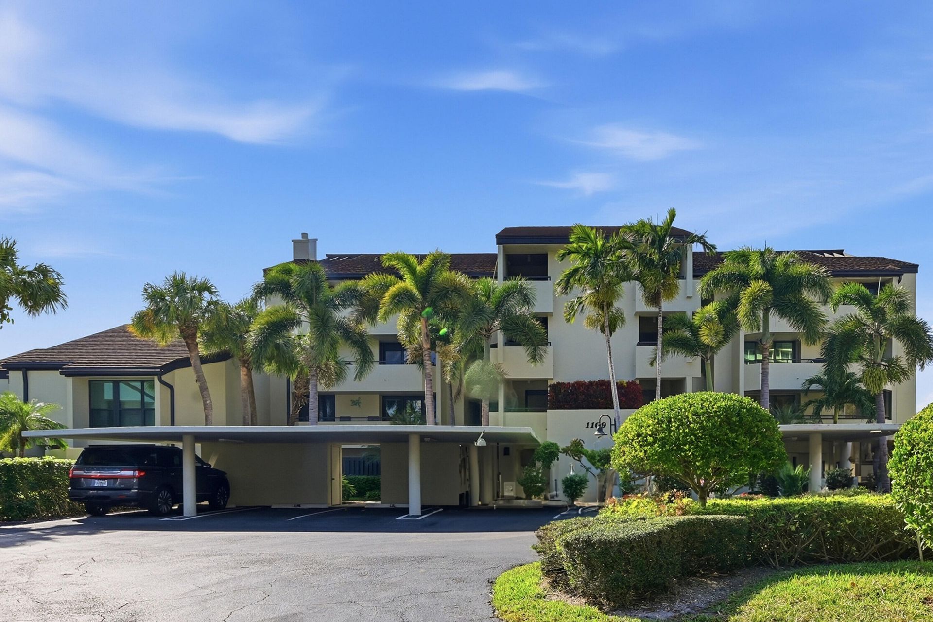 1109 E Marine Way E, Unit L1l + Boat, North Palm Beach, FL 33408 Photo