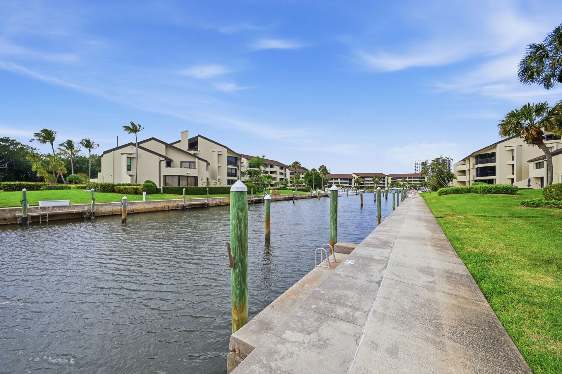 1109 E Marine Way E, Unit L1l + Boat, North Palm Beach, FL 33408 Photo